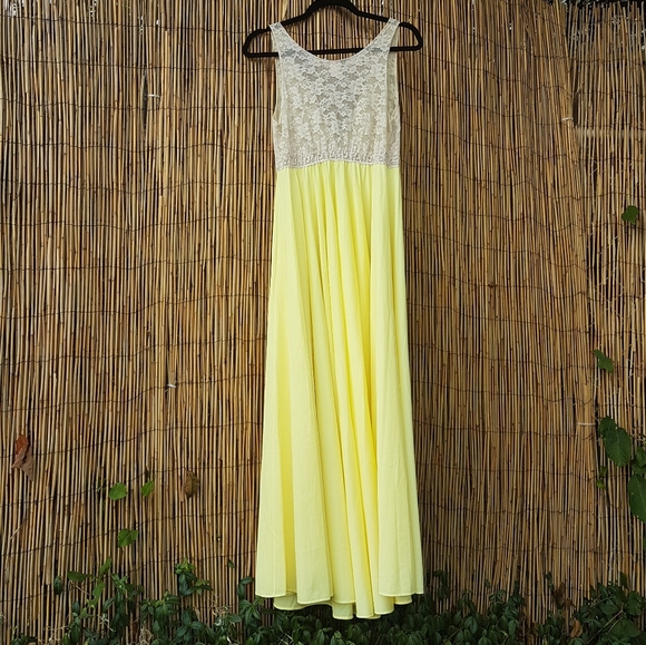 Vintage 50s/60s floral lace nightgown by Saramae Size 10/12 - Picture 5 of 11